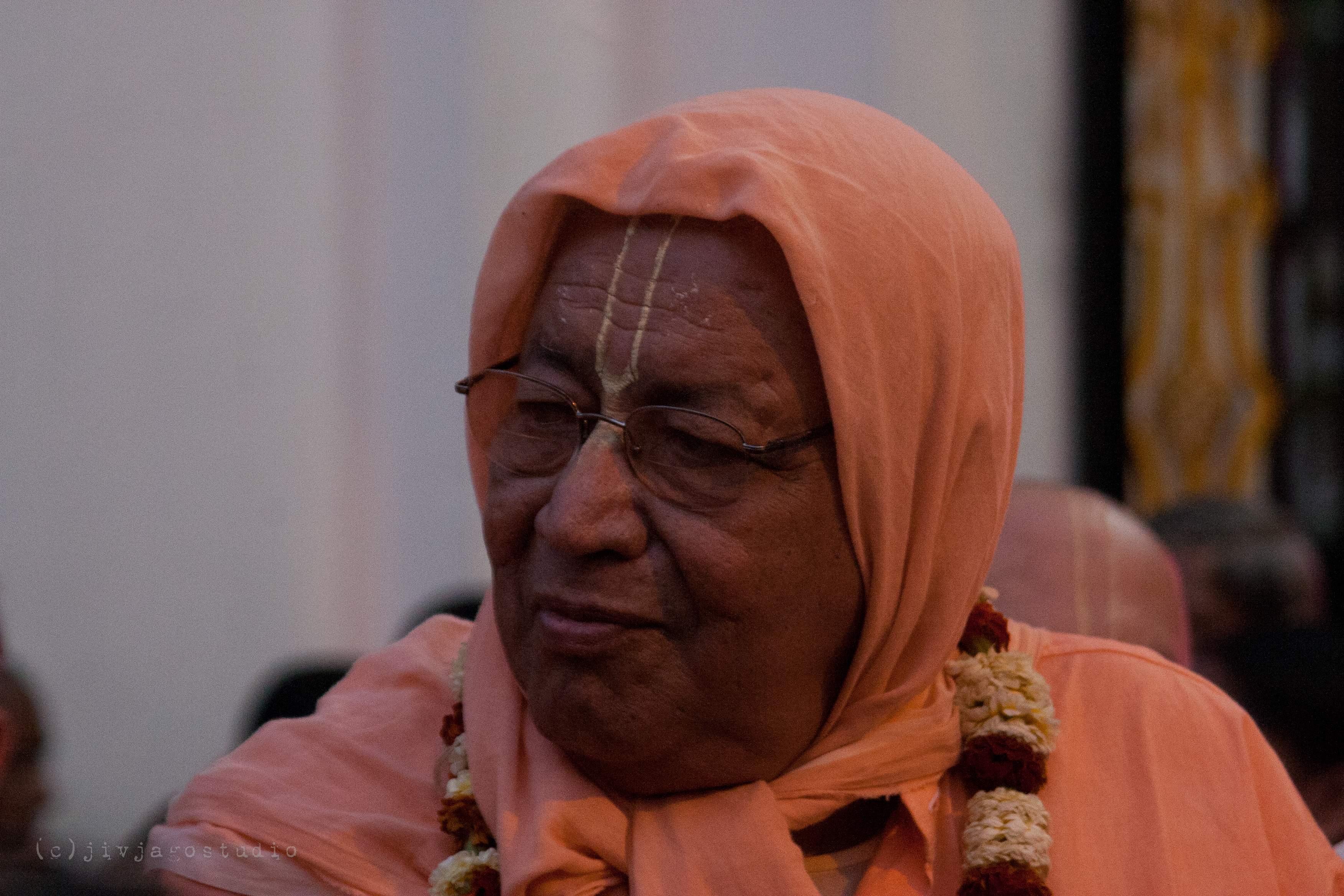 Две волны: материальная и духовная