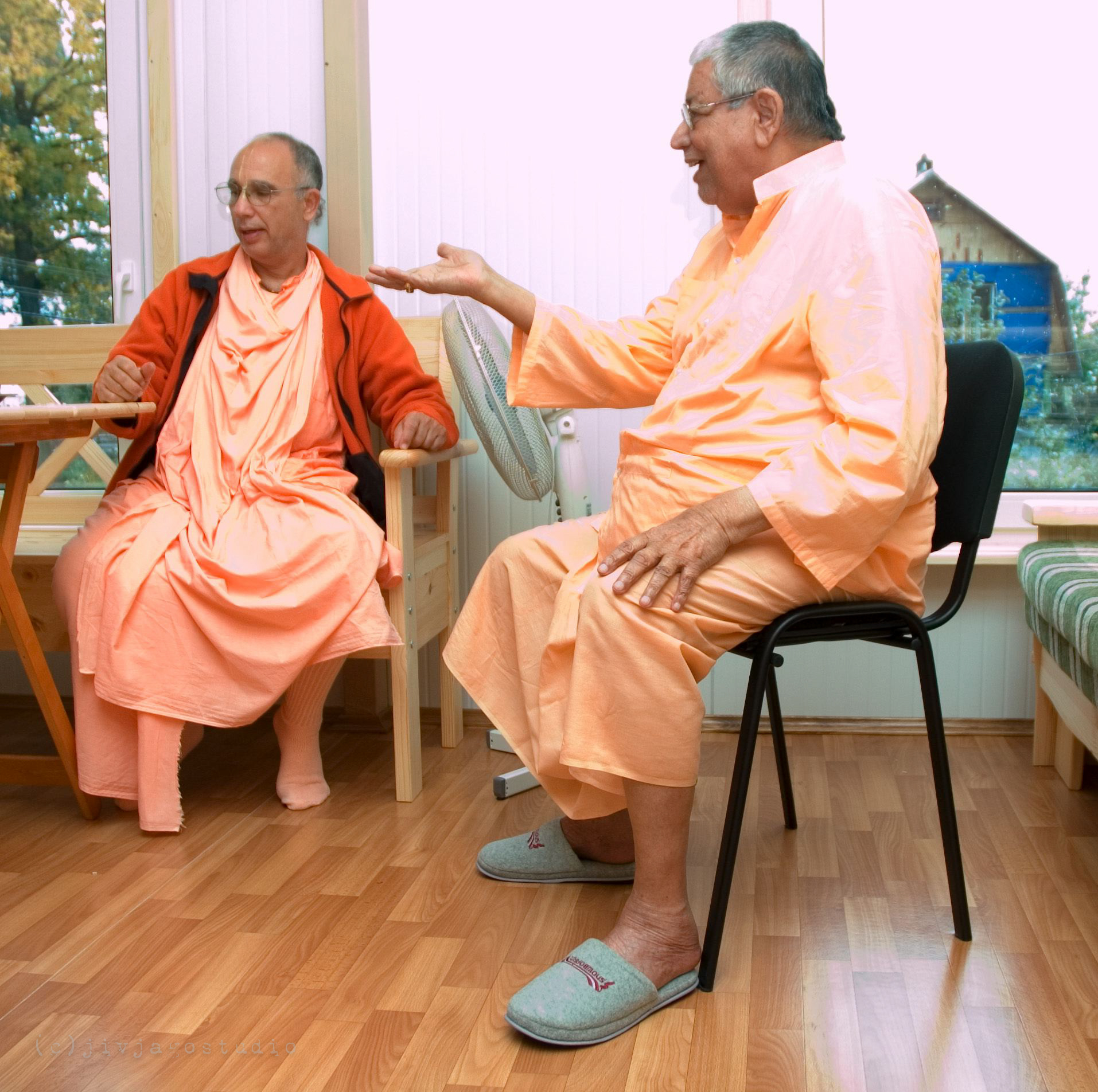 Поклонение Махапрабху и Гаура-Нитаю