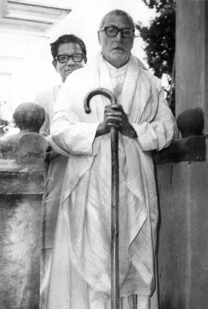 Шри Гуру-пуджа (редакционная статья)