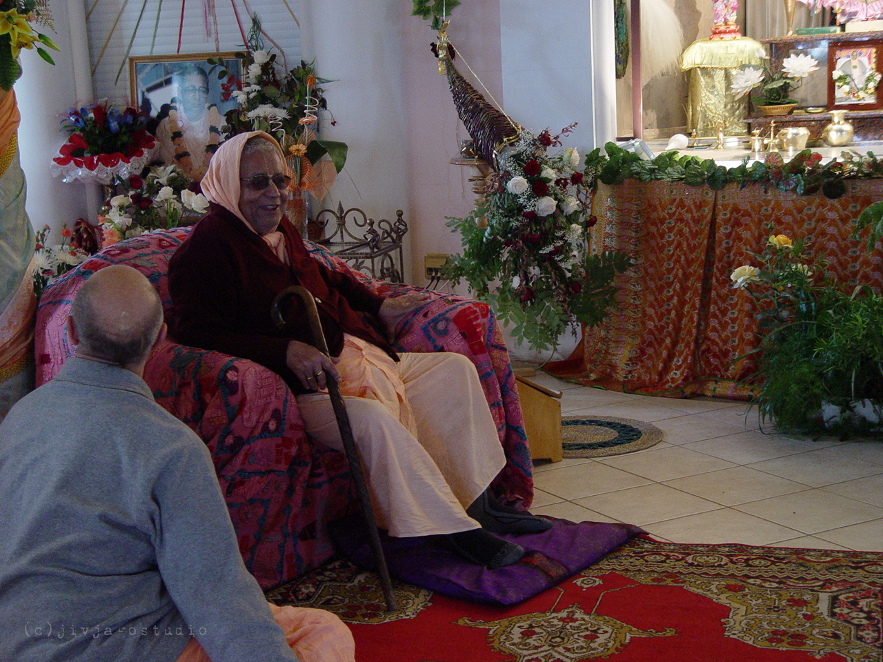 Принять прибежище лотосных стоп Шри Гуру