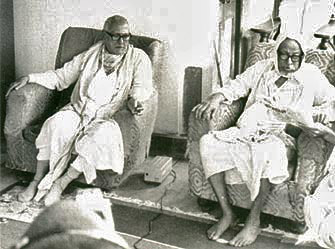 Пчела у лотосных стоп Господа