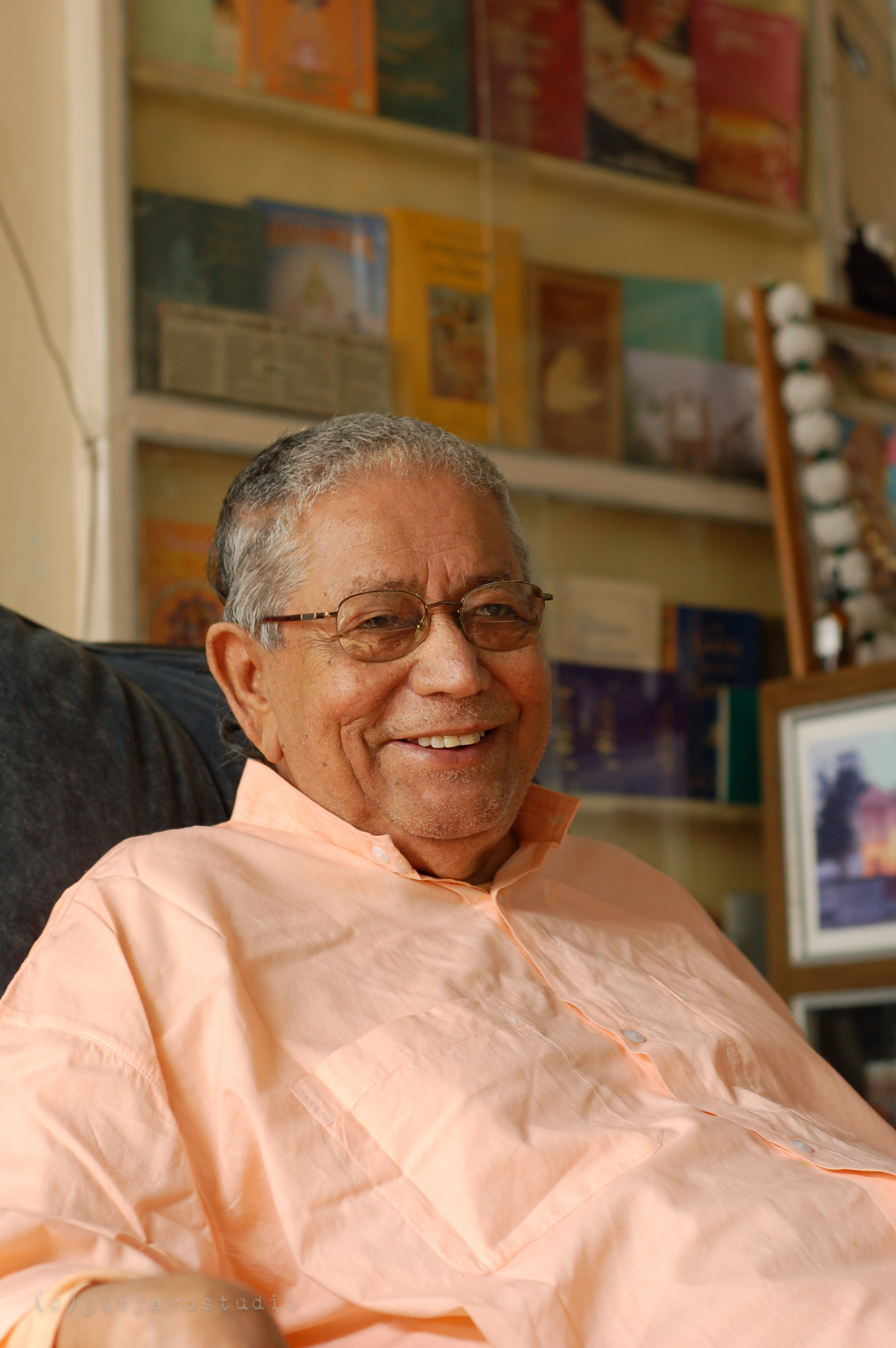 Ш́рӣ Гауд̣ӣйа Дарш́ан Праш́асти — Прославление «Ш́рӣ Гауд̣ӣйа Дарш́ана»