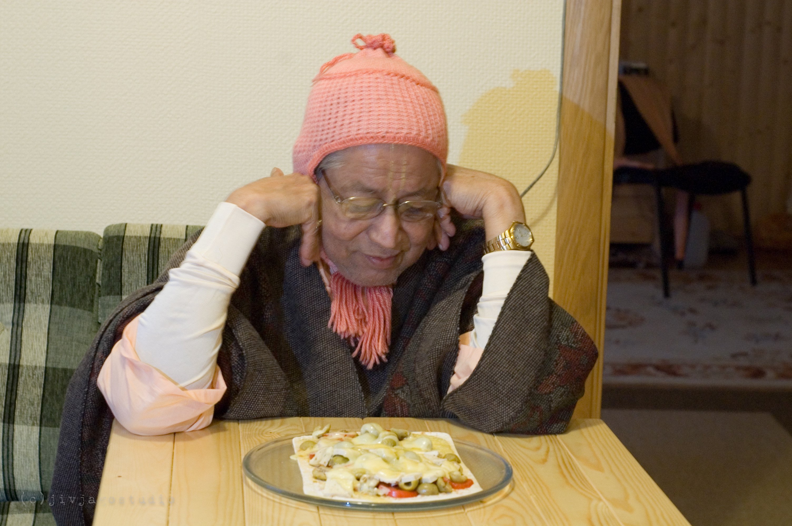 Кришна принимает все через Гуру Духовный путь в повседневной жизни